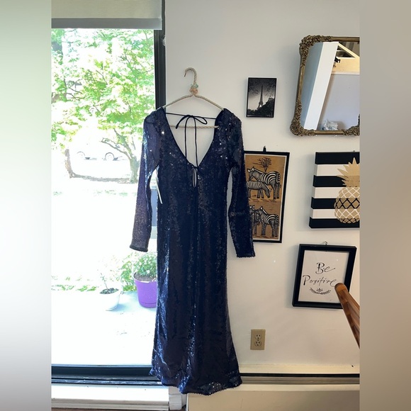 NWT ❤️❤️ Anthropologie Bardot Verona Sequin Maxi Dress In Navy- Size 8 - Picture 3 of 10